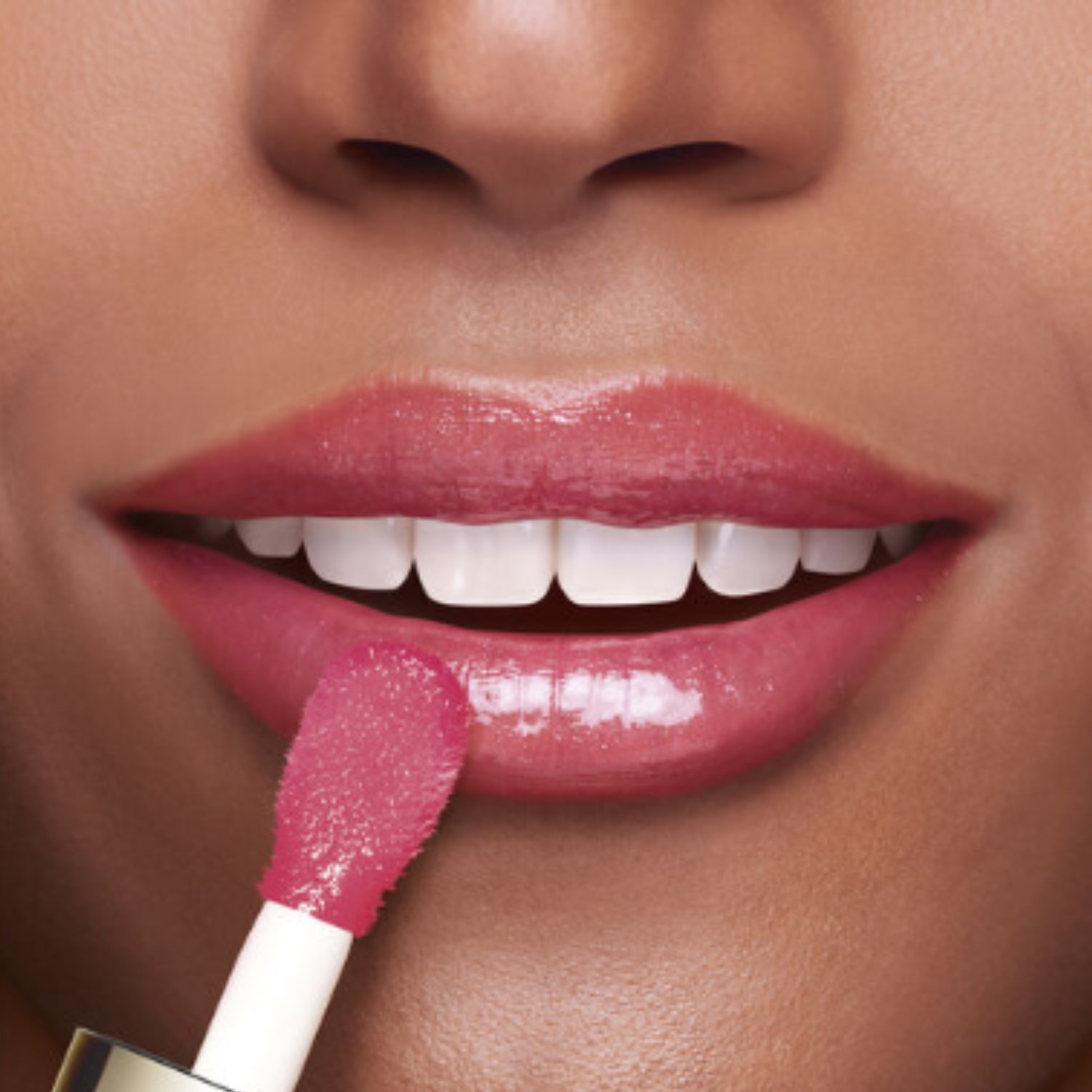 LIP COMFORT OIL (ACEITE HIDRATANTE PARA LABIOS CON UN TOQUE DE COLOR)